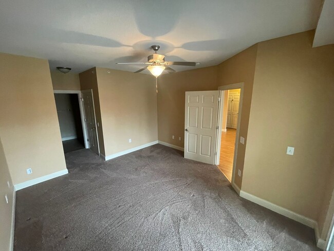 Building Photo - AVAILABLE NOW!!!  Beautiful 2 bedroom, 2 b...