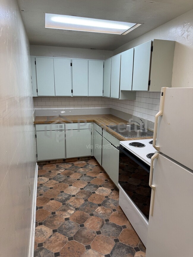 Building Photo - 417 Wall St