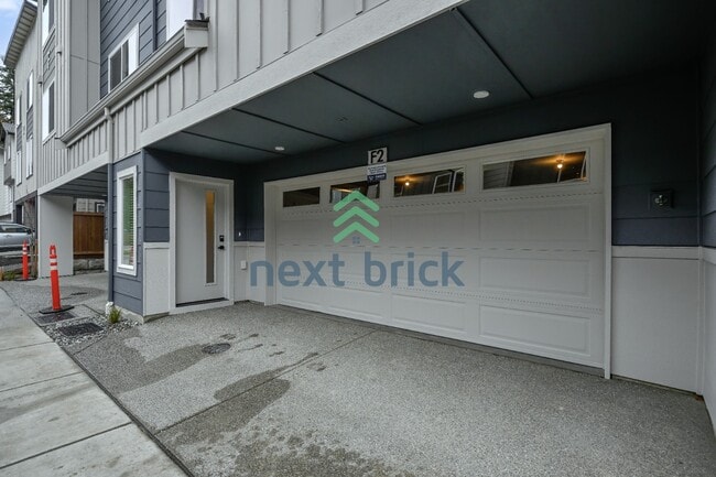 Building Photo - 3 BED & 2.5 BATH TOWNHOUSE FOR RENT