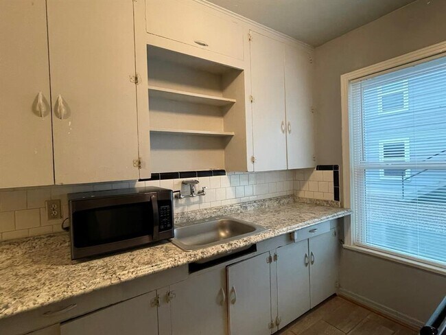 Building Photo - 537 Studewood St