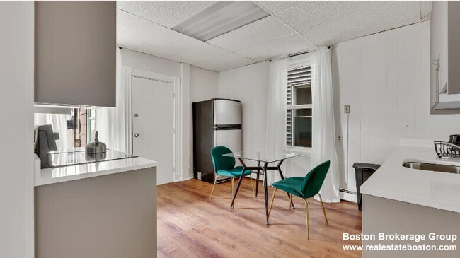 Building Photo - 823 Dorchester Ave