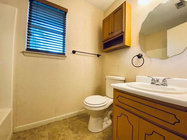 Building Photo - AVAILABLE NOW  [PET FRIENDLY]