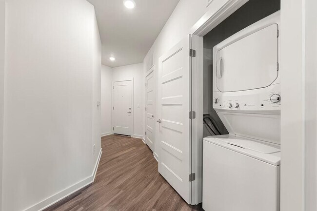 Building Photo - 2048 Bolton Dr NW