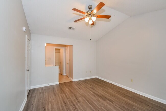 Building Photo - 6845 Dunbarton Dr