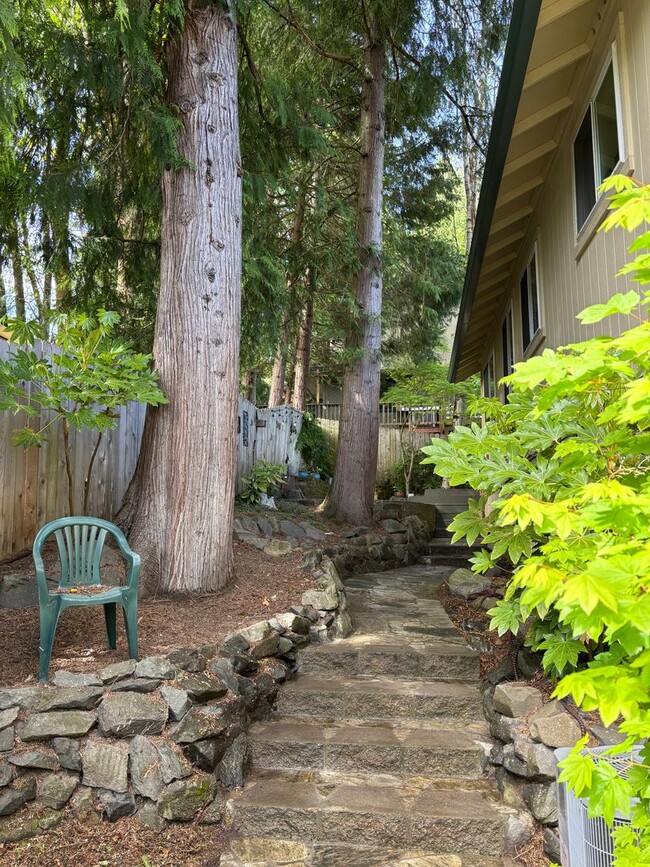 Building Photo - Large 4 Bedroom Home Close to Cook Family ...