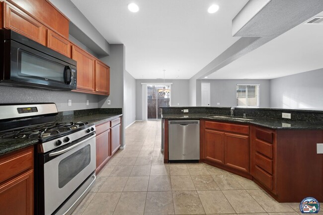 Building Photo - 315 Breezy Pl