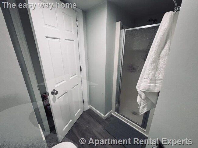 Building Photo - 10 Wallace St