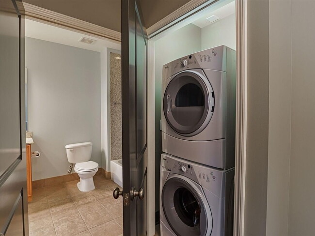 Building Photo - "Spacious 2-Bed, 2-Bath Gem in Columbia's Heartland – 1412 Sq Ft of Comfort!"