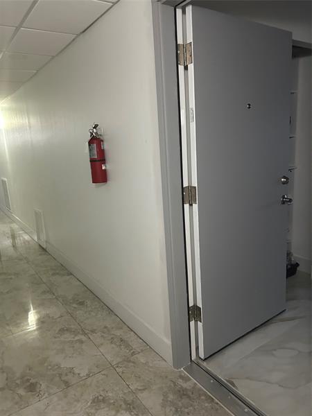 Building Photo - 550 Bayshore Dr