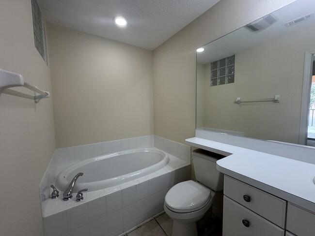 Building Photo - 1403 Gondola Park Dr