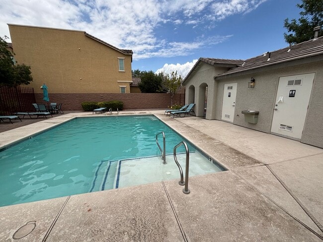 Building Photo - Elegant 3Bed/3Bath Home with Loft in the P...