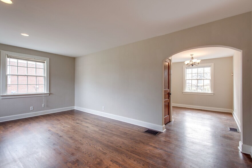 Building Photo - 253 Thuss Ave