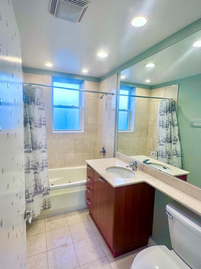 Building Photo - 1334 W Estes Ave