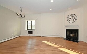 Building Photo - 80 Bloomfield St