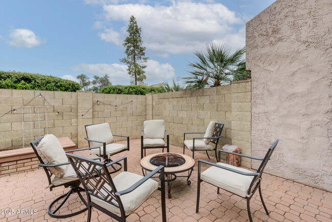 Building Photo - 20 E Redondo Dr