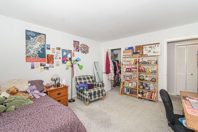 Building Photo - Charming 3 Bed 3.5 Bath Townhome