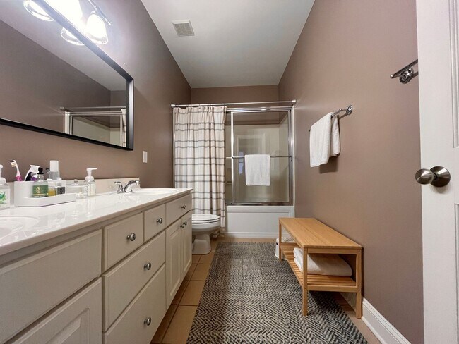 Building Photo - Townhome Available in North Main Community Downtown Greenville!