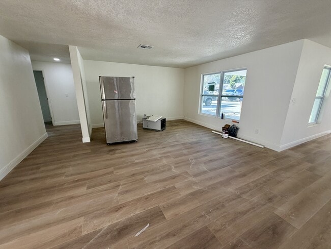 Building Photo - 725 Merrimac Dr