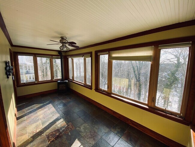 Building Photo - 4-4 Sunset Hill Rd