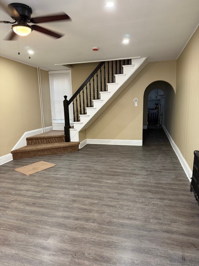 Building Photo - 1815 W 2nd St