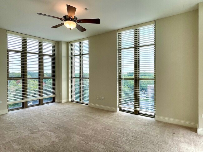 Building Photo - 520 S Washington St