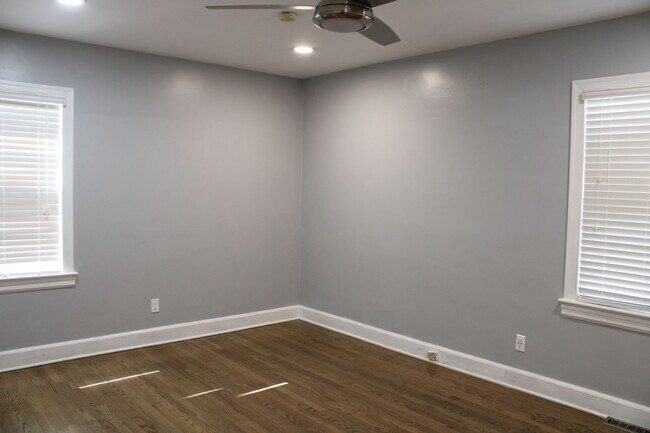 Building Photo - 1404 Woodside Dr W