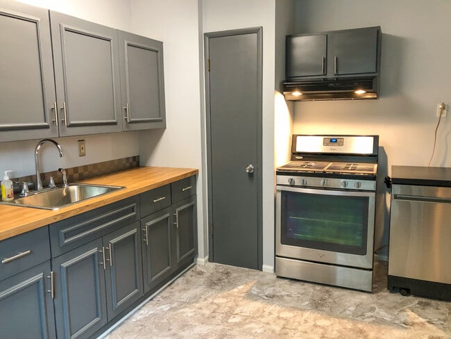 Building Photo - 12160 Bennington Pl