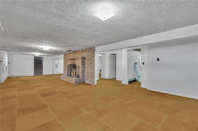 Building Photo - 224 Shirley Dr