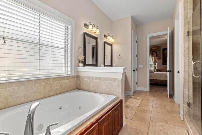 Building Photo - Luxury Living in The Oaks at Cotswold – 5B...