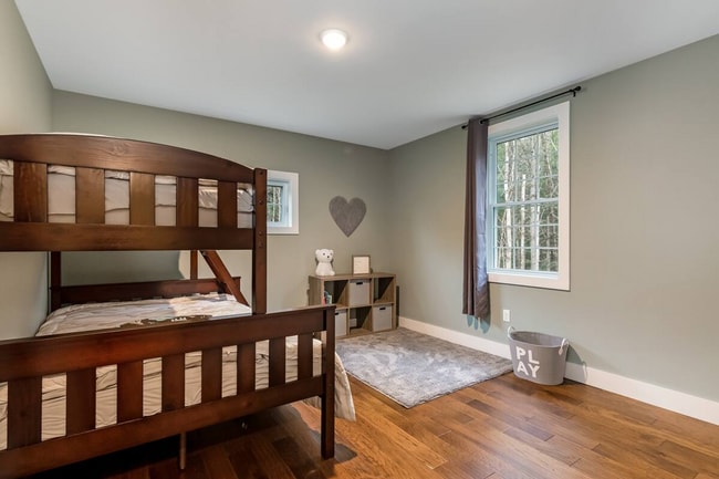 Building Photo - 4 Bedroom in Waterbury, VT Available on 7/1 (Furnished + Utilities included)