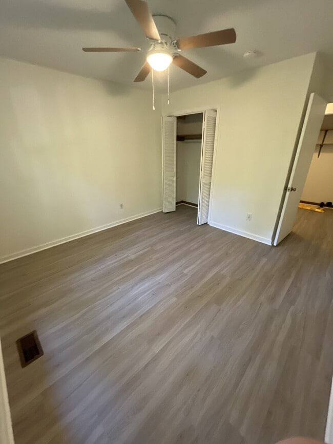 Building Photo - Location is Everything! Close to Downtown and all that it has to offer! Shopping, Restaurants, Pa...