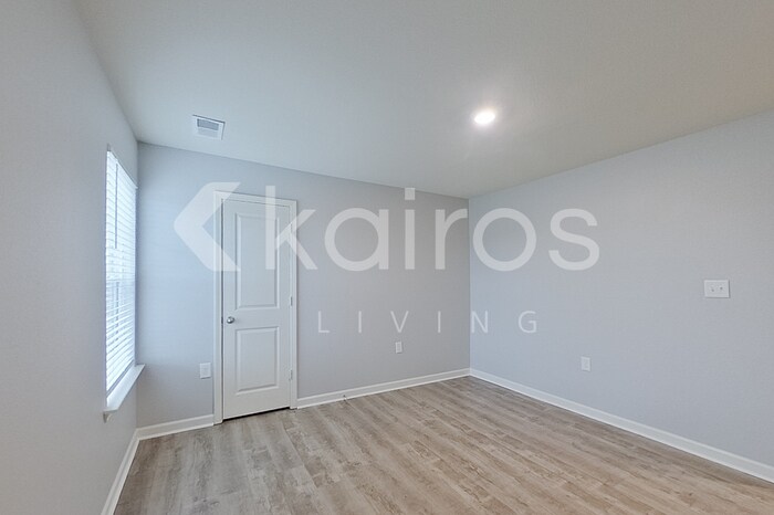 Building Photo - 1056 Pilgrim Ln