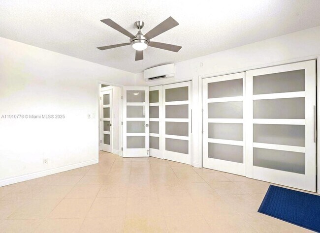 Building Photo - 2170 NE 51st Ct