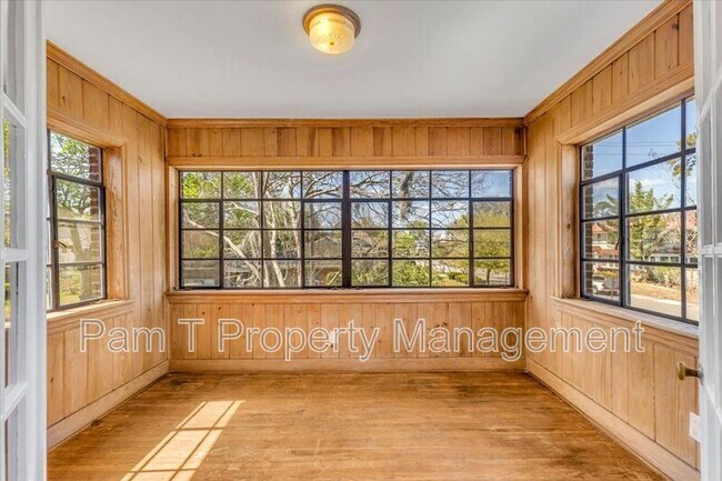 Building Photo - 625 E 41st St