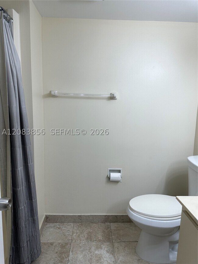 Building Photo - 9435 Fontainebleau Blvd