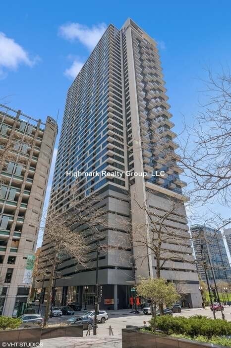 Building Photo - 235 W Van Buren St