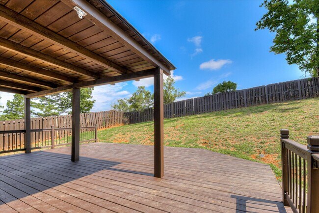 Building Photo - 476 Lory Ln
