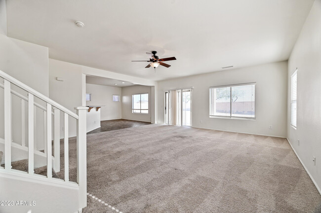 Building Photo - 43927 W Cypress Ln