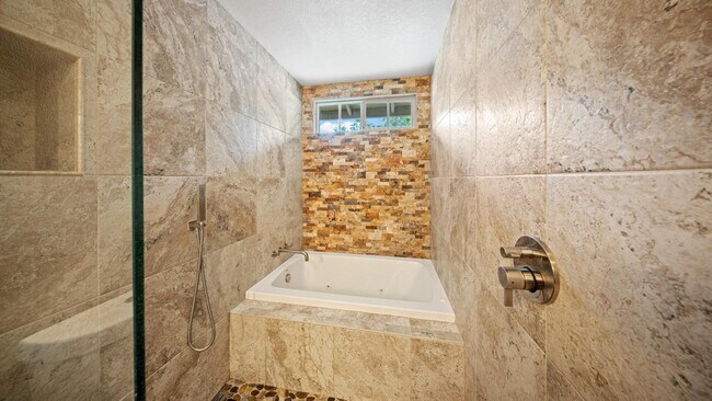 Building Photo - 22 Greengate Ct