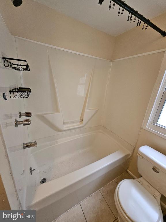 Building Photo - 324 Mary St