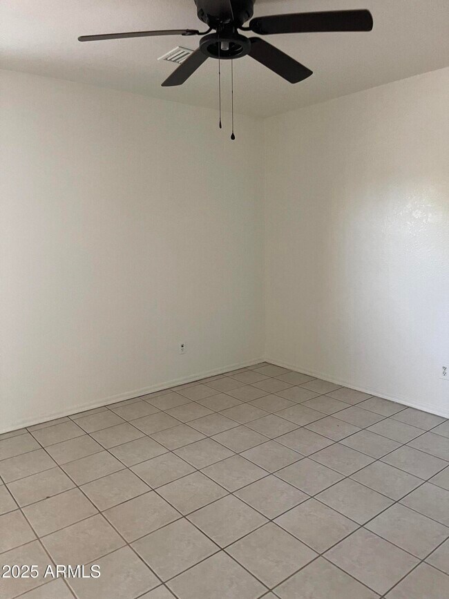 Building Photo - 4040 N Montgomery Cir