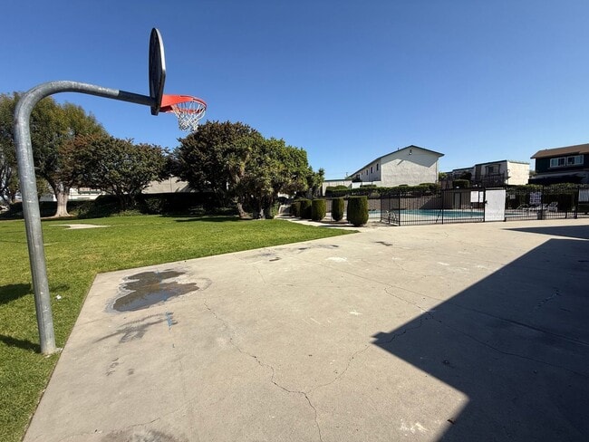 Building Photo - 4830 Argyle Dr