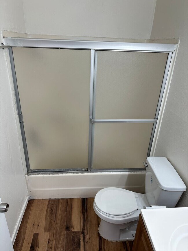 Building Photo - 2-Bedroom First-Floor Condo with Utilities Included in Los Angeles!