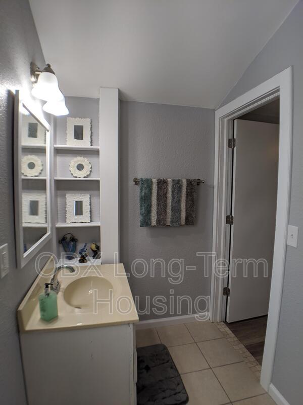 Building Photo - 389 N Spot Rd