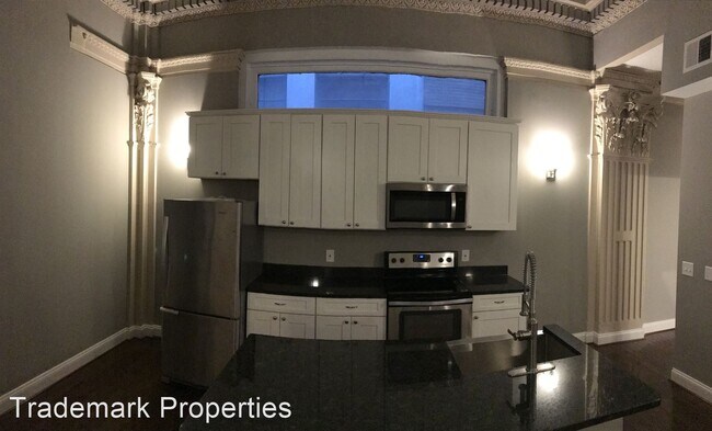 Building Photo - 208-210 E Redwood St