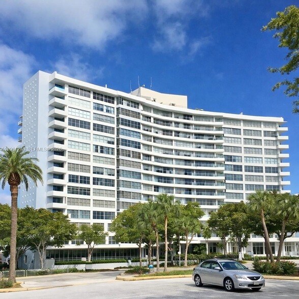 Building Photo - 7441 Wayne Ave