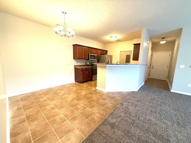 Building Photo - 9400 Clubview Dr