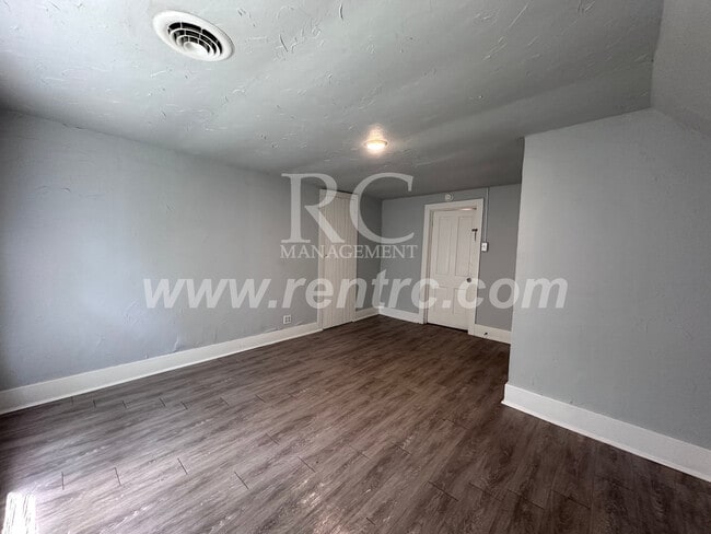 Building Photo - 1501 Walnut-