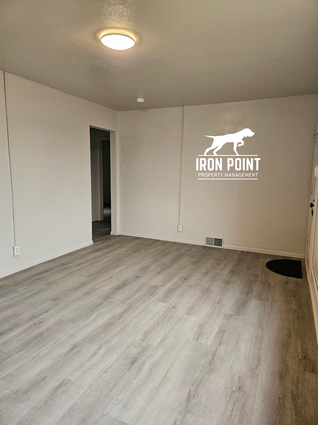 Building Photo - Move-in Special-Renovated 3bed/2bath home w/gas fireplace, garage, near downtown Caldwell.