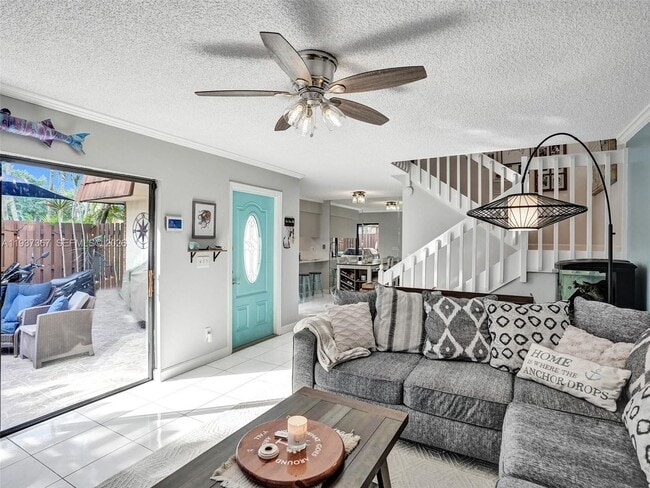 Building Photo - 11861 SW 9th Manor